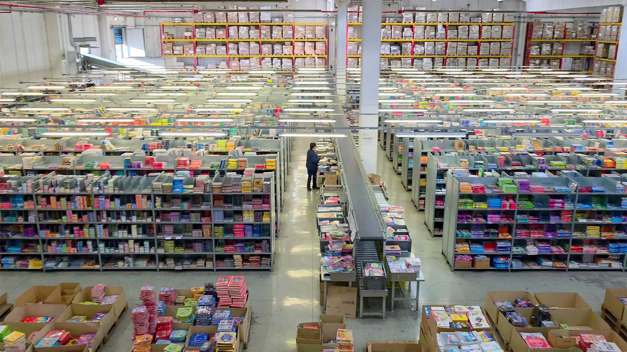 Giunti Distribuzione: veduta del centro logistico di Prato